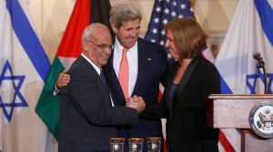 Erekat-Kerry-Livni-handshake