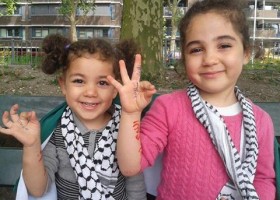 Het drie vingerige Palestijnse overwinningsteken