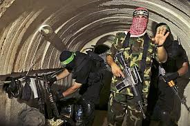 leden-Al-Kassam-Brigades-in-ondergrondse-tunnel